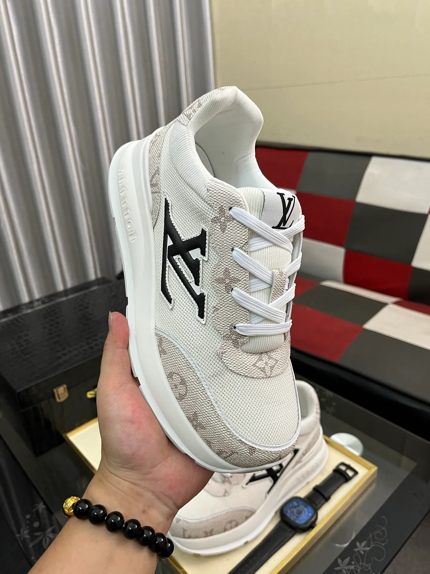 Men's shoes 💰458⌚️⌚️【LOUlS VUlTTON】Louis Vuitton ~ unique and casual style. LV counter purchasing 🏃casual shoes😍😍 are on sale at the men's counter at the same time. Italian imported brands select top-layer Italian cowhide. 🐑Sheepskin lining (refuses to discolor and grind feet) Sole: Original sole specially provided by the original factory 🎬Better in kind Code number: 38-443⃣️Color selection